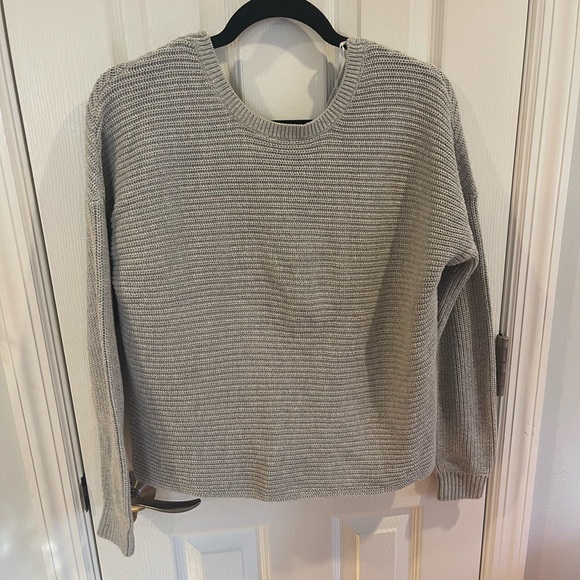 Hollister Sweater - Picture 1 of 3